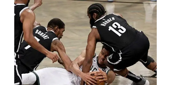 Milwaukee Bucks voitti uuden kauden ensimmäisen pelin